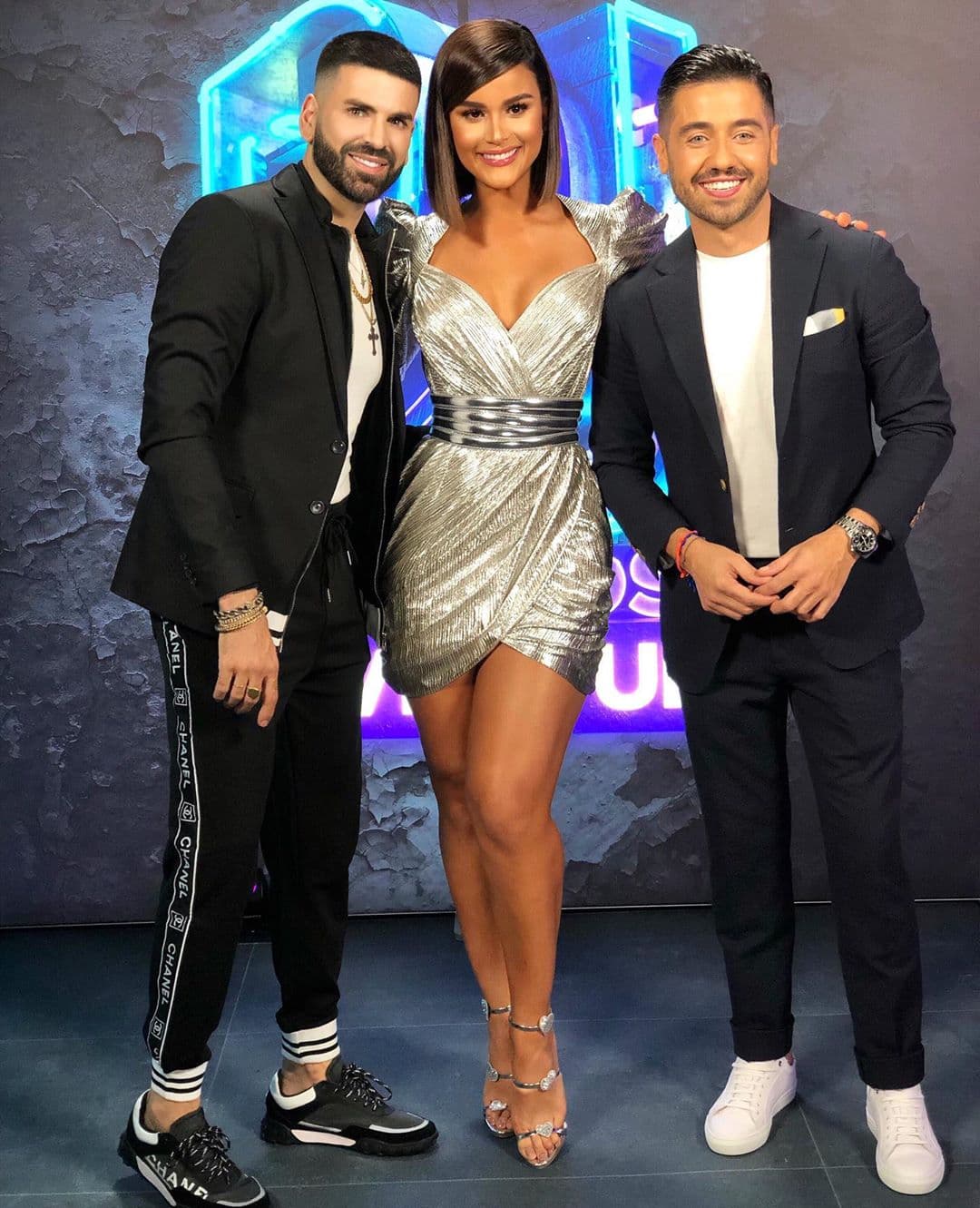 Hace un año compartió cámaras con Clarissa Molina y Borja Voces. Este trío de conductores se encargó de poner ambiente unas horas antes del despliegue de talento en el escenario de la decimosexta entrega.