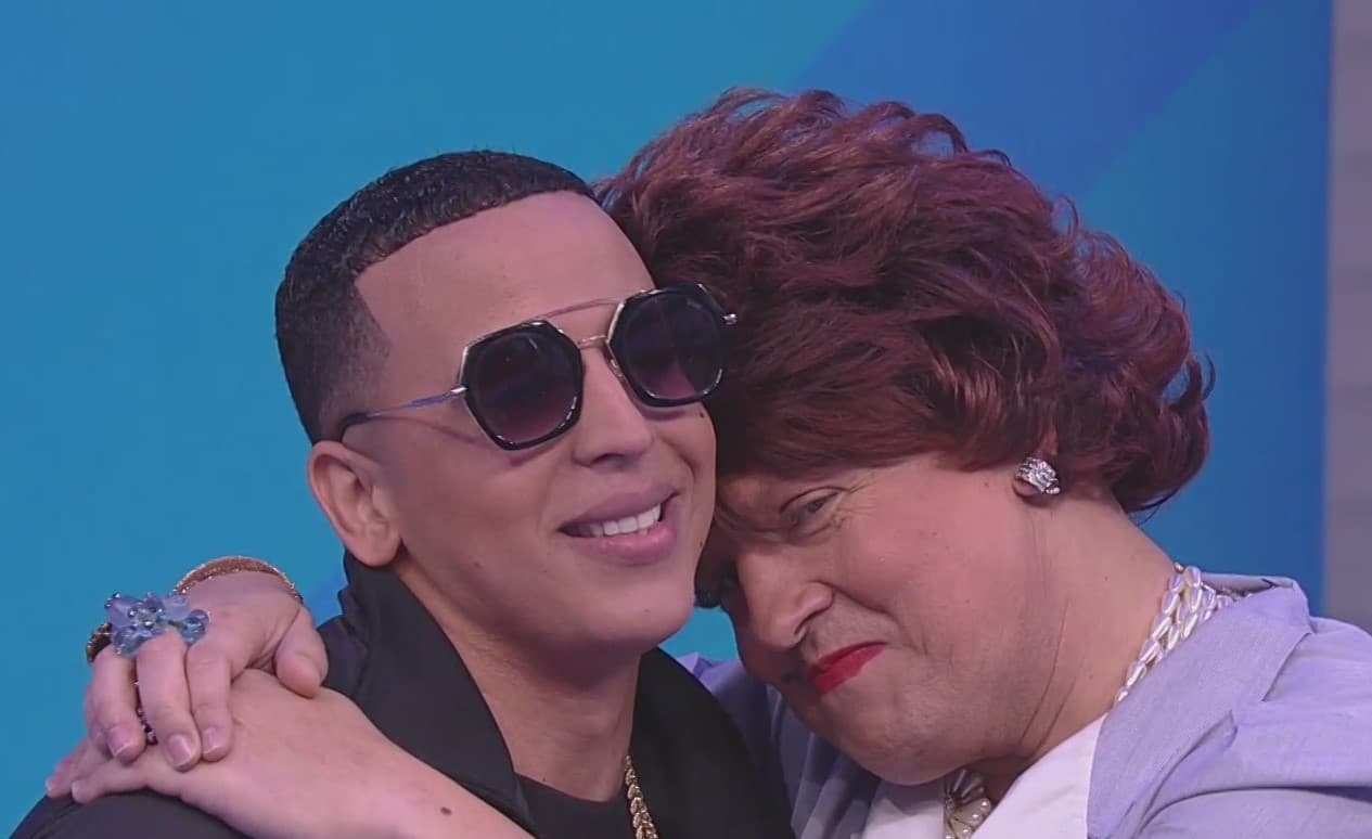 El Daddy Yankee 'dominicano' regresó al show a petición del público, es por eso que Meche se sintió en confianza para tenerlo muy de cerca.
