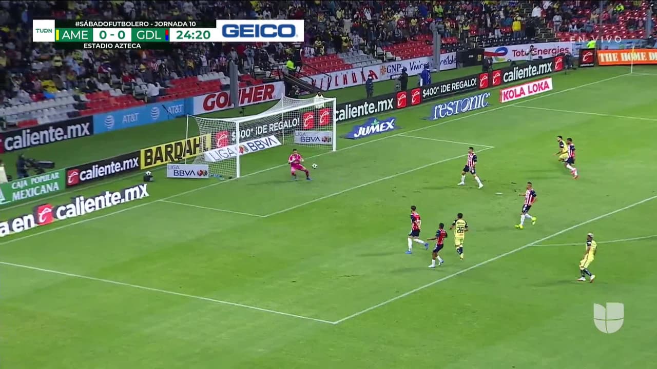 ¡TIRO ATAJADO! disparo por Salvador Reyes.