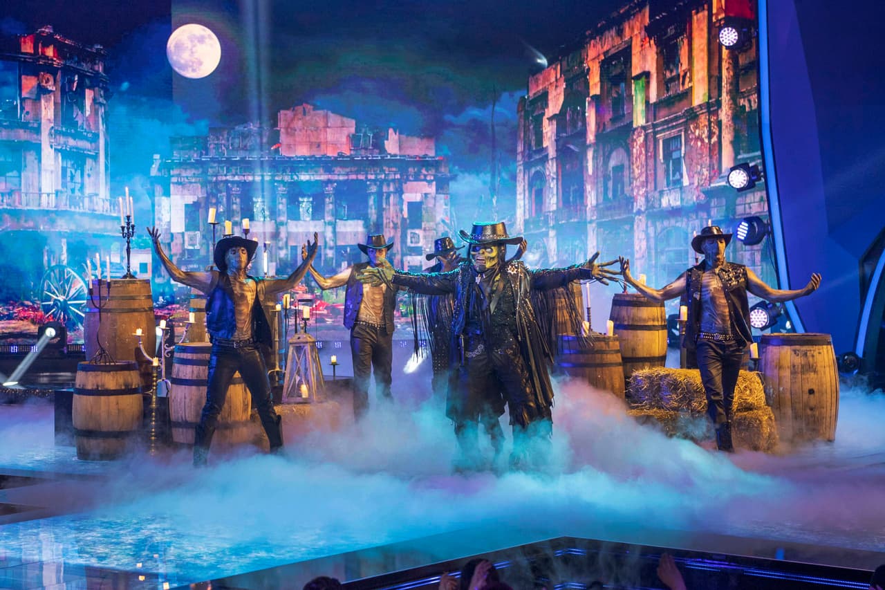 Galopando desde ultratumba llegó Jinete, con el tema ‘Cumbia a la Gente’ de Guaynaa, actuación que casi lo deja sin aliento.
<br>