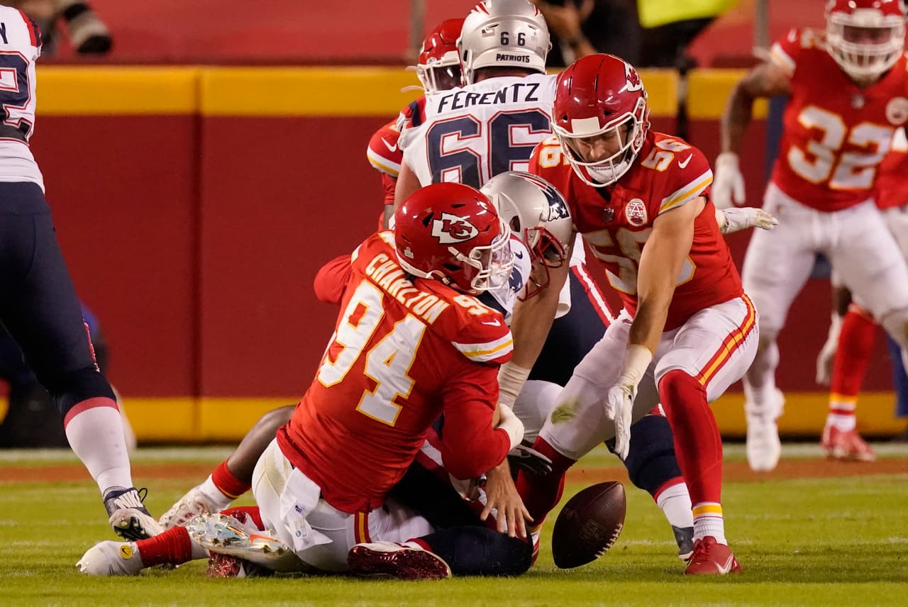Patrick Mahomes y los Kansas City Chiefs vencen en casa 10-26 a los Patriotas y continúan con el paso perfecto en la temporada 2020.