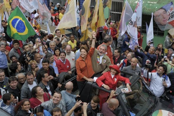 En busca de ese segundo turno, Serra participó de un evento con minusválidos en el centro de la ciudad de Sao Paulo, desde donde tenía previsto trasladarse a la localidad vecina de Suzano para una caminada con votantes.