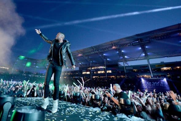 Muy agradecido, se despidió de los seguidores que se quedaron con ganas de más.