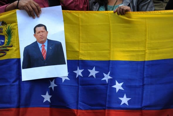 El presidente de Venezuela, Hugo Chávez, quien se repone de una nueva operación en Cuba por la reaparición del cáncer, envió este viernes un mensaje de fin de año a la Fuerza Armada Nacional Bolivariana (FANB) que fue leído en un acto por su vicepresidente y canciller, Nicolás Maduro. Ver toda la información