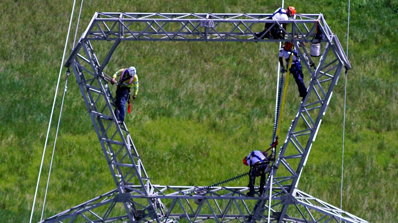 Junta Fiscal asume control de la AEE en medio de polémica contratación de empresa para reparar el sistema eléctrico de Puerto Rico