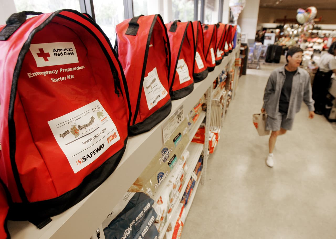 El norte
<a href="https://www.univision.com/local/san-francisco-kdtv/sobre-cual-vives-estas-son-las-fallas-geologicas-activas-y-peligrosas-en-el-norte-de-california">del estado dorado tiene altas probabilidades de ser el epicentro del llamado ‘Big One’, debido a las decenas de fallas activas identificadas por el USGS</a>. Ante los recientes sismos que han sacudido al Área de la Bahía, es importante que los residentes tomen medidas a fin de mitigar los efectos de un desastre y contar con un kit básico de supervivencia en caso de un terremoto.