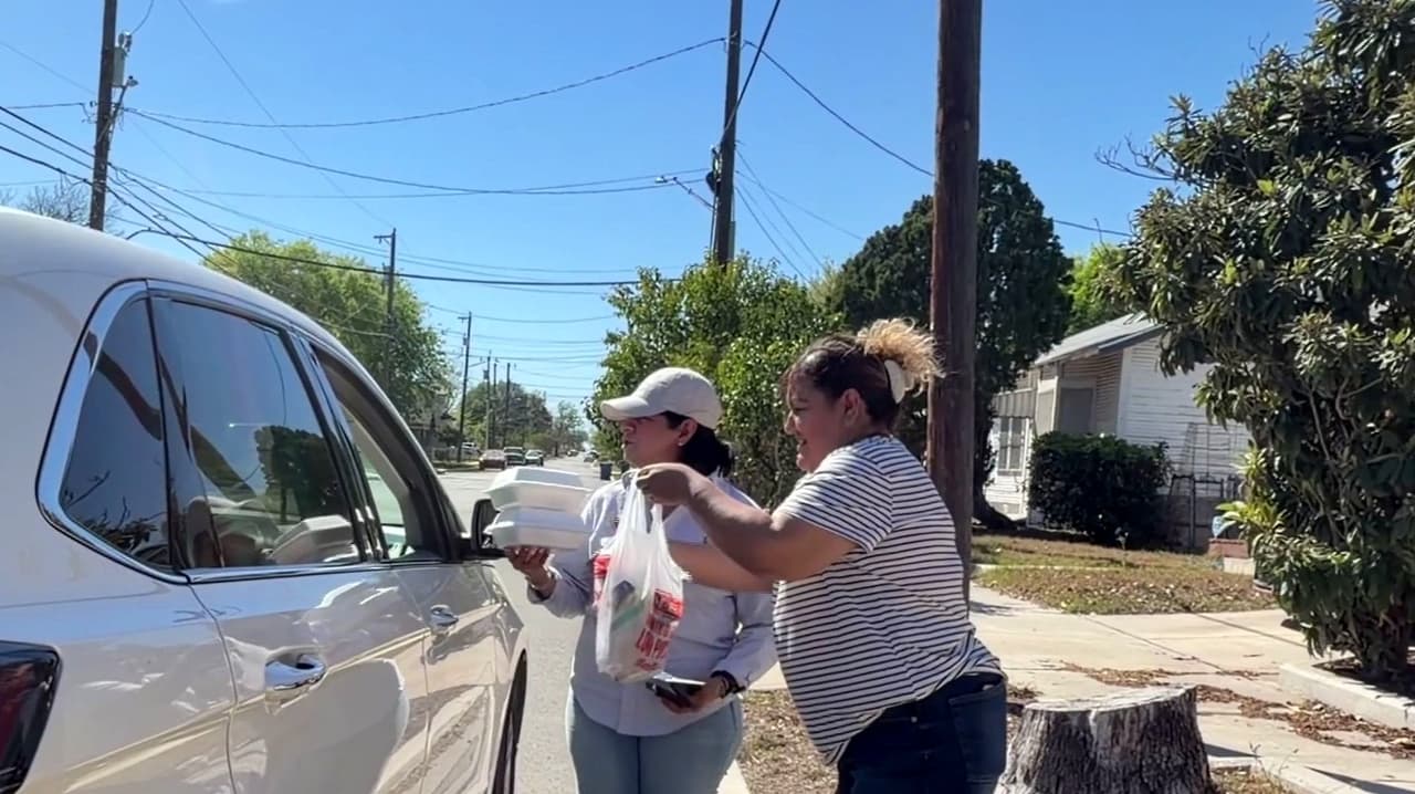 Familia hispana pide ayuda para reunir el dinero de la fianza de su padre, arrestado por ICE