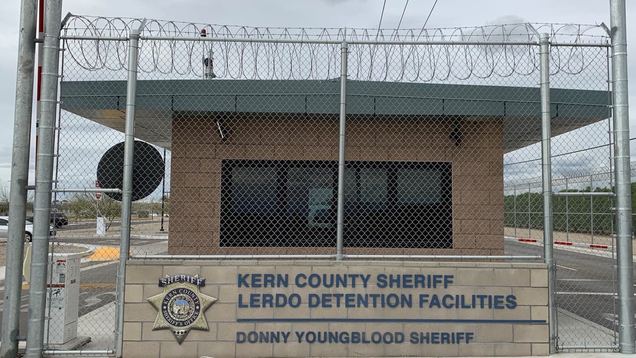 Arrestan a oficial del correccional de Lerdo por relaciones sexuales con varias reclusas