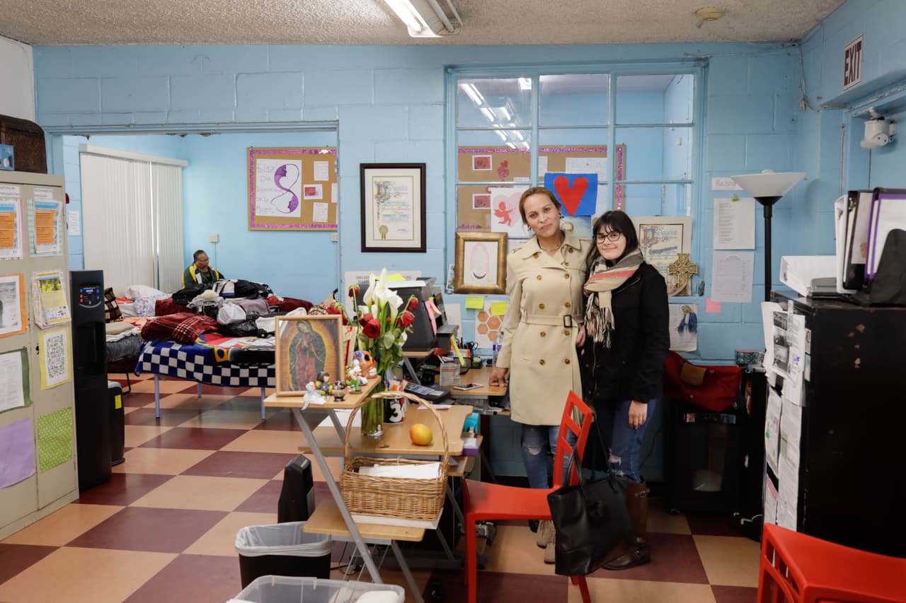 Según el
<a href="https://www.lahsa.org/documents?id=4017-hc2019-aging-population-data-summary" target="_blank">conteo del LAHSA en el 2019</a>, cerca de 13,606 personas mayores de 55 años se encuentran sin hogar en la ciudad.