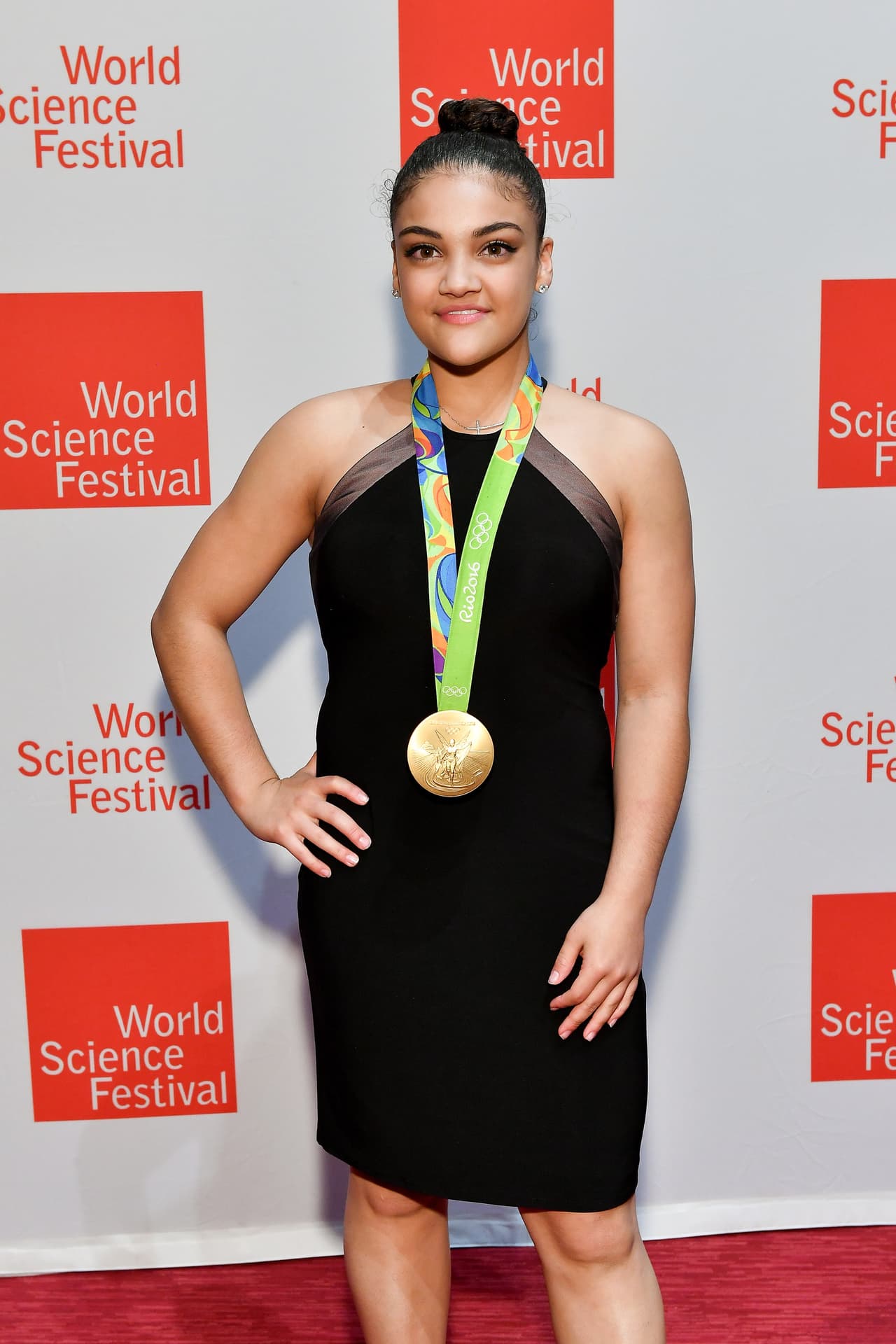 Laurie Hernández: gimnasta estadounidense que ganó medalla de oro y plata en los juegos Olímpicos de Rio 2016.