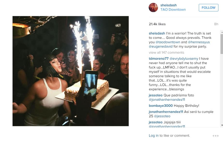 Aquí la vemos soplando sus velitas en plena fiesta.