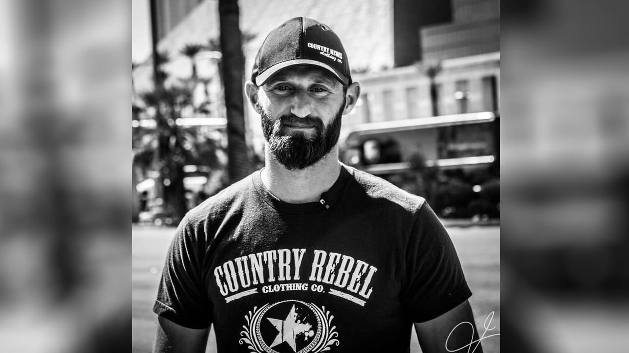 Concesionario le regala una camioneta al hombre que robó vehículo para transportar heridos en el tiroteo de Las Vegas