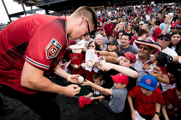 Aumentan medidas de seguridad en Chase Field