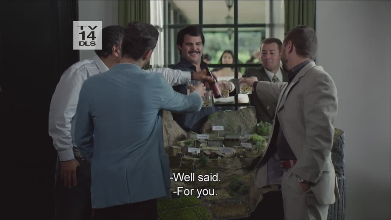 Más tarde, ‘El Chapo’ hizo una fiesta con su organización para informarles que el laboratorio de Durango comenzó a construirse, y que pronto les traería grandes retribuciones monetarias.