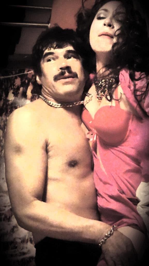 Alberto Estrella aprovechó este acercamiento con la prensa para agradecer el respeto e interés en su carrera artística, "porque han sido siempre muy respetuosos. ¿Saben por qué? Porque estos son micrófonos sanos y hay unos que están bastante enfermitos, entonces a esos no hay que hacerles caso", indicó.