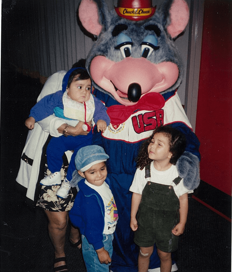 Alejandro le dijo que tenía que estar en la competencia. Este chico usa la música para expresar sus sentimientos y sentirse libre.