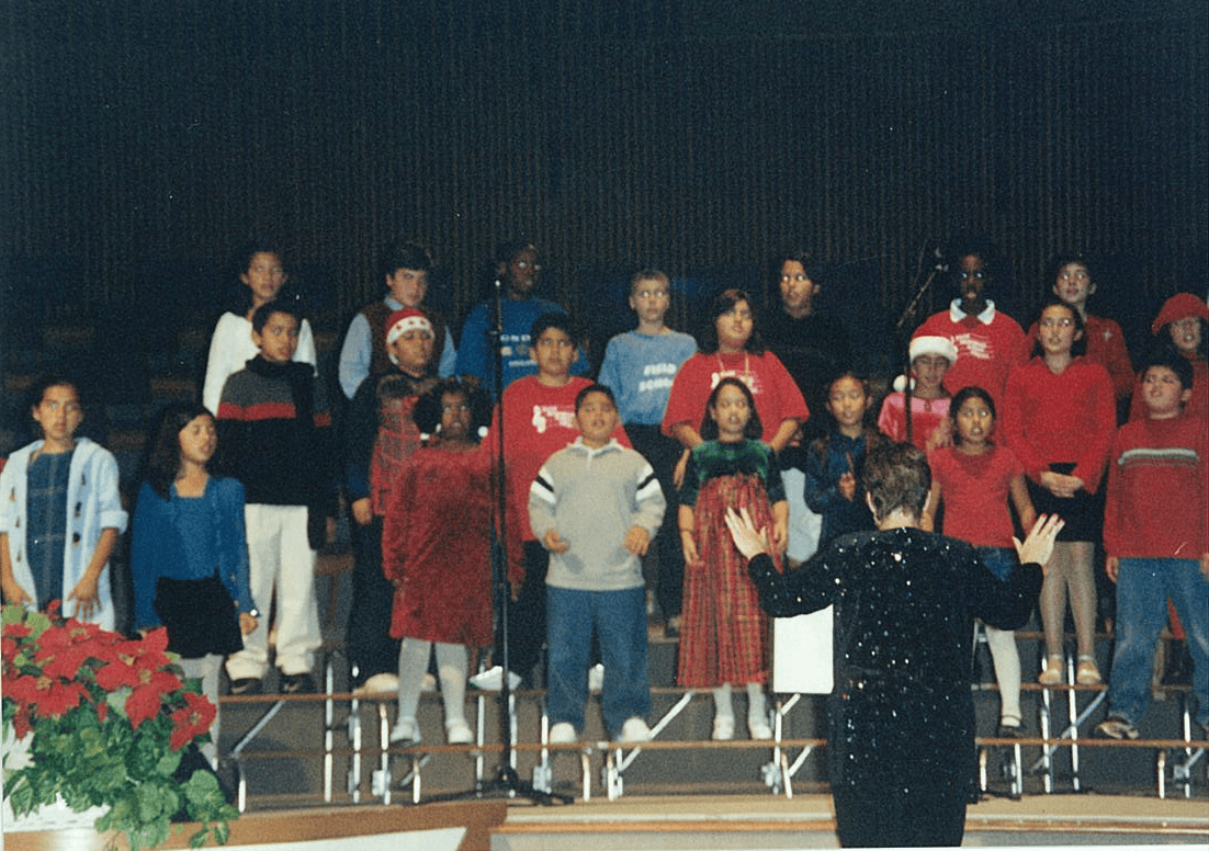 Alejandro le dijo que tenía que estar en la competencia. Este chico usa la música para expresar sus sentimientos y sentirse libre.
