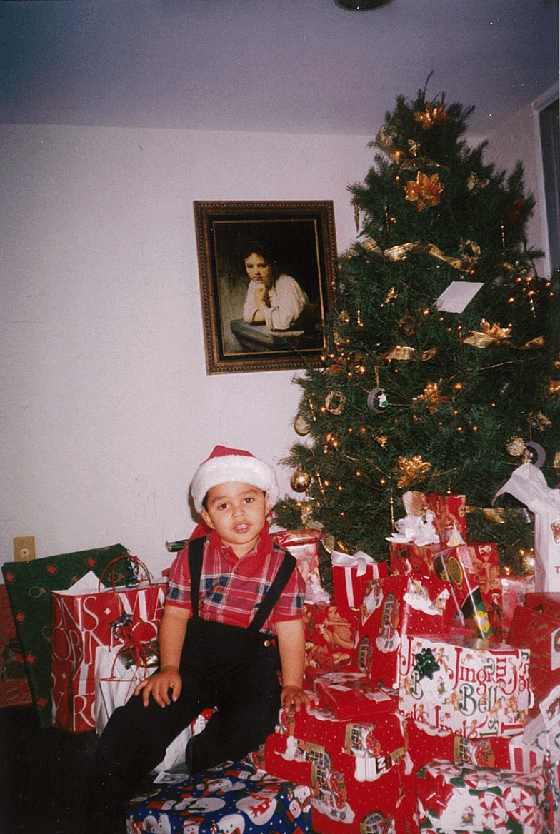 Alejandro le dijo que tenía que estar en la competencia. Este chico usa la música para expresar sus sentimientos y sentirse libre.