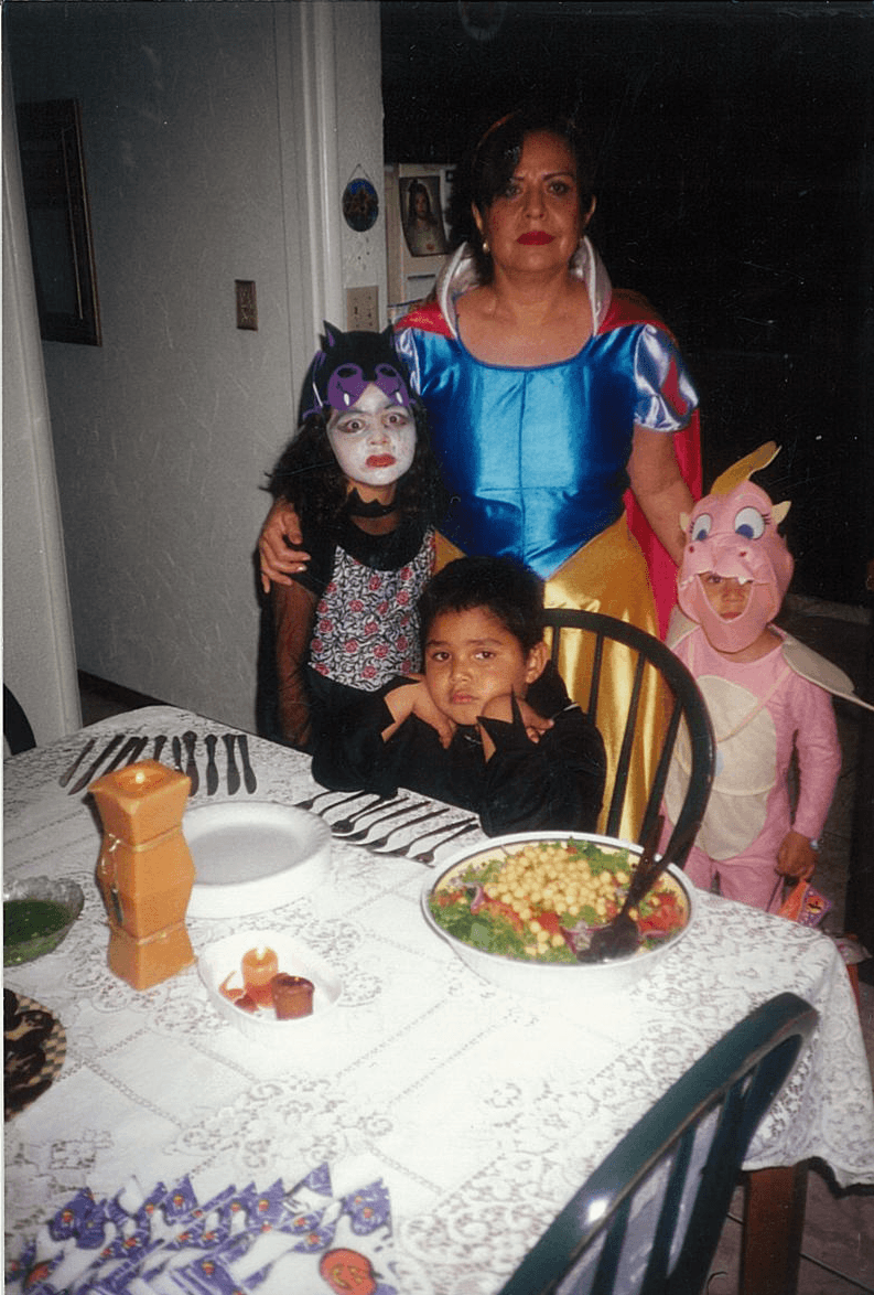 Alejandro le dijo que tenía que estar en la competencia. Este chico usa la música para expresar sus sentimientos y sentirse libre.