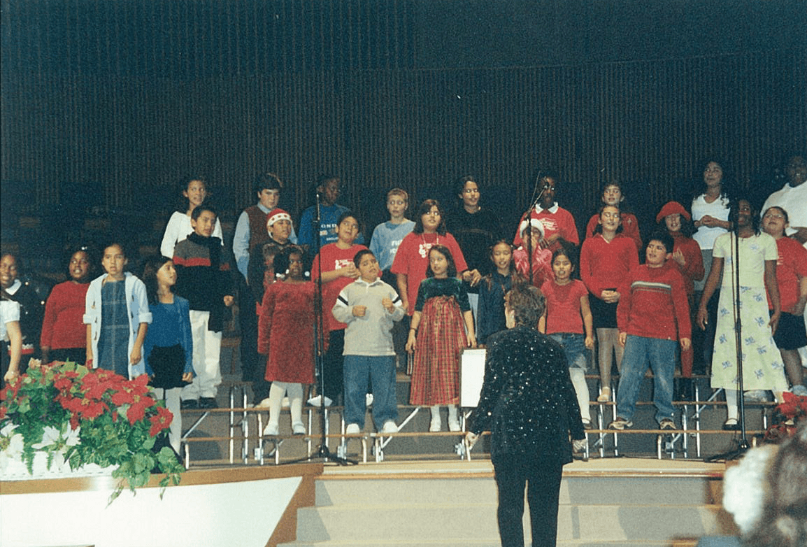 Alejandro le dijo que tenía que estar en la competencia. Este chico usa la música para expresar sus sentimientos y sentirse libre.