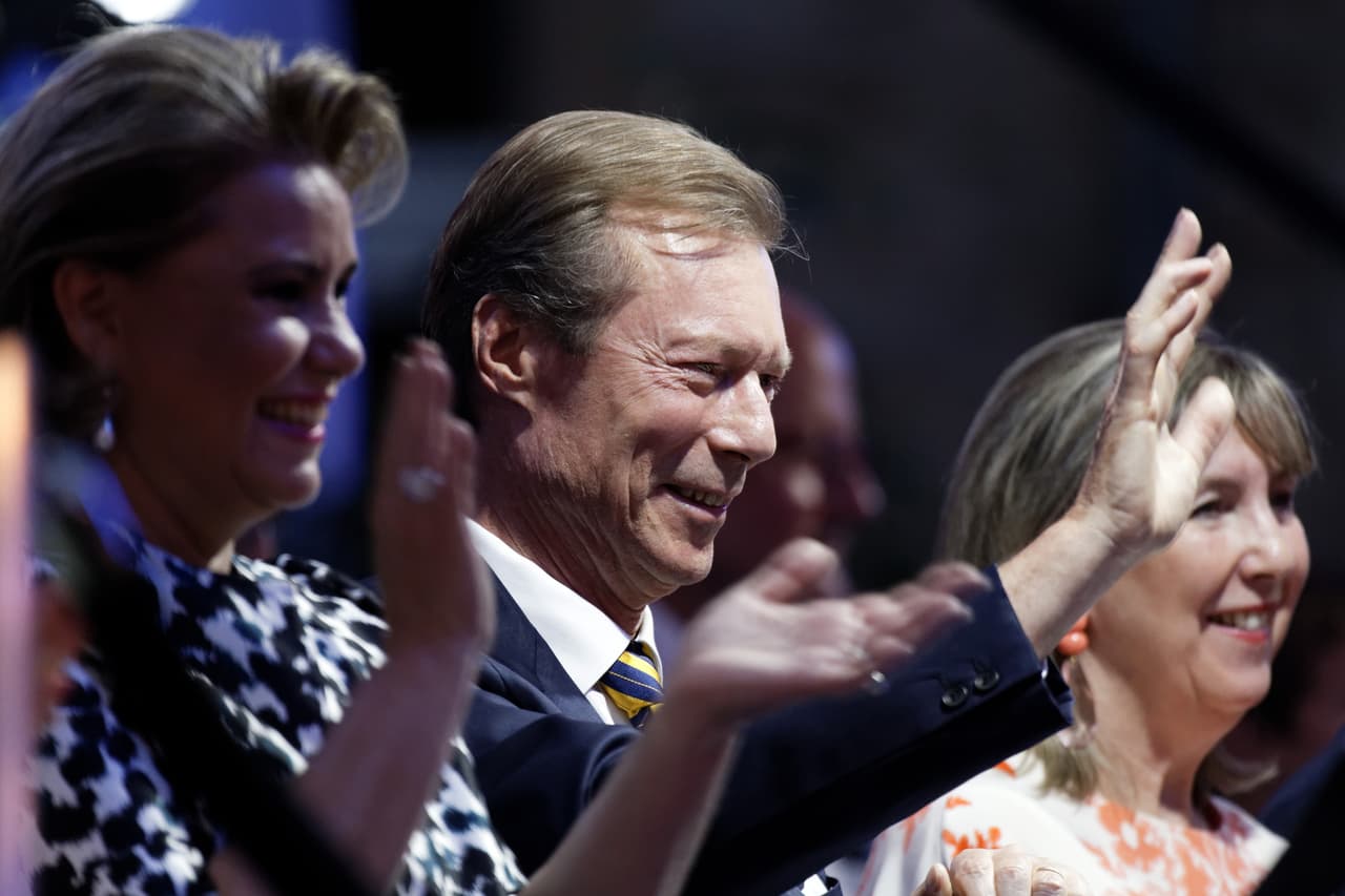 El gran duque lamentó que se cuestione el papel de su esposa María Teresa.