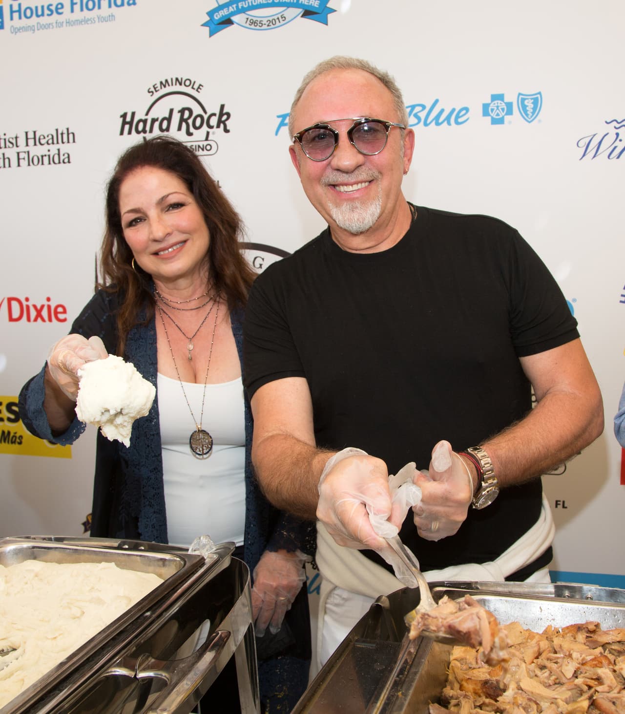 La familia Estefan dio otra buena acción en Thanksgiving, como ya es costumbre.