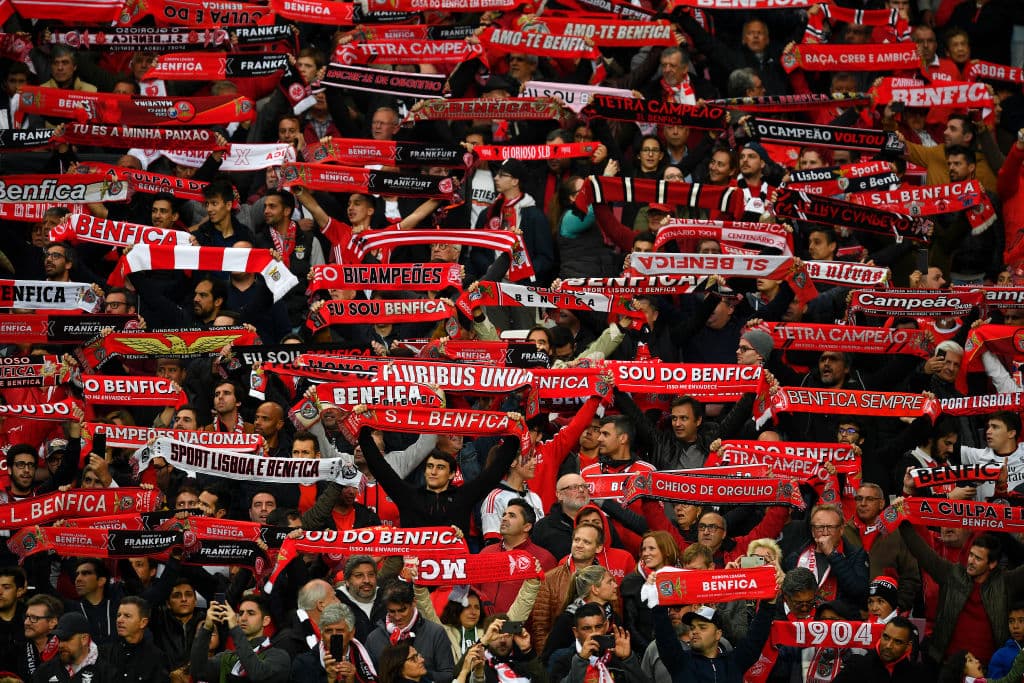 Desde luego que la afición del equipo carmesí no se hizo esperar en mostrar su gran apoyo a su querido equipo y m´paxime en estas etapas de la UEFA Europa League.