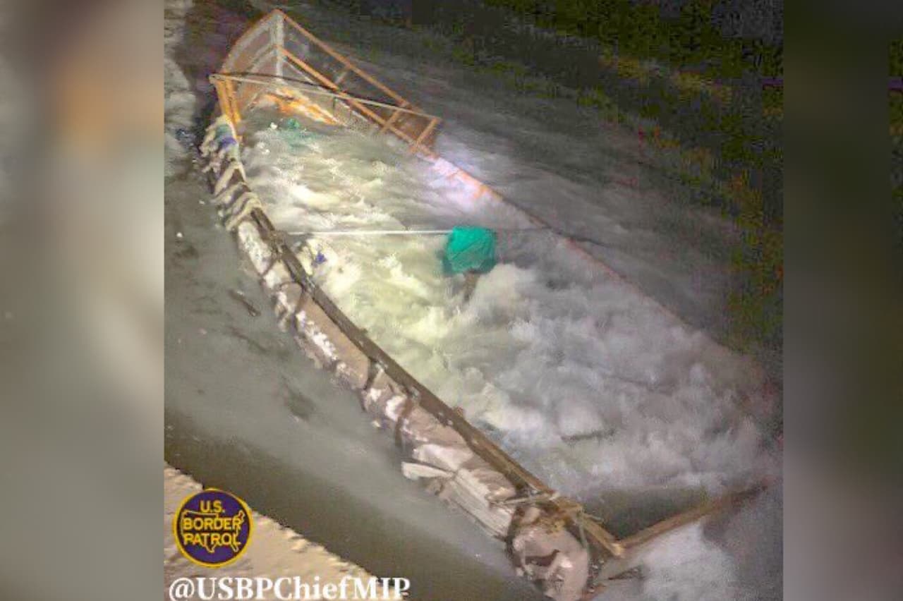 12 migrantes cubanos llegaron a Florida en esta embarcación, el primero de enero.