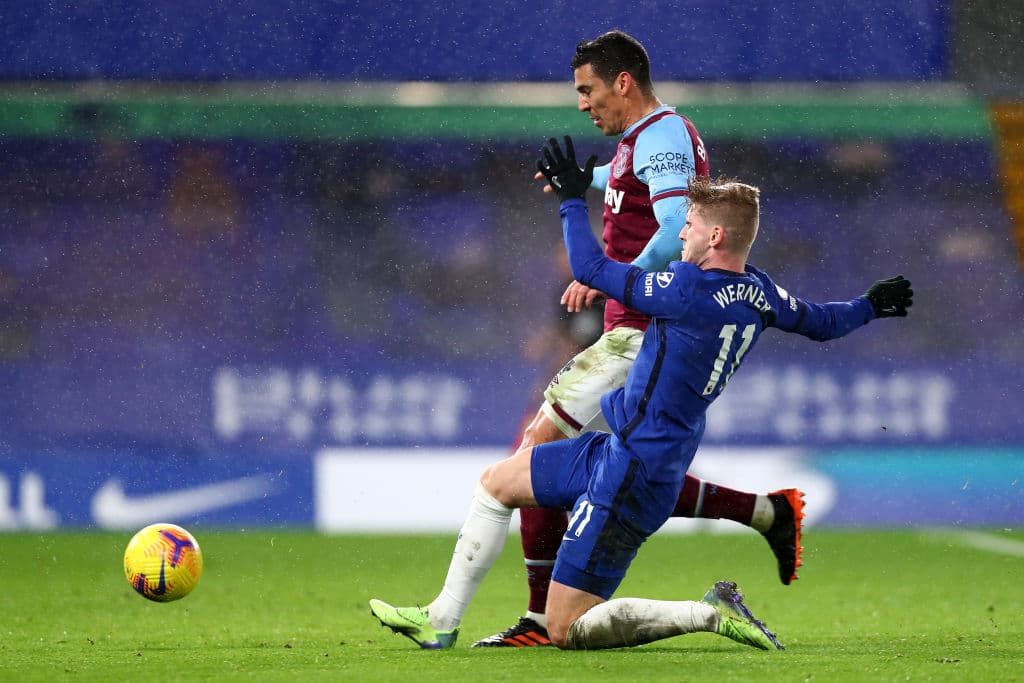 Thiago Silva (10’) abrió el marcador muy temprano en el juego. Abraham (78’, 80’) apareció para marcar doblete y convertir la goleada para los de Lampard. Chelsea cerrará el año enfrentando al Arsenal y, posteriormente, al Aston Villa. Los ‘Blues’ legaron a 25 unidades y acarician la zona de Champions. Pulisic jugó 84 minutos del cotejo.