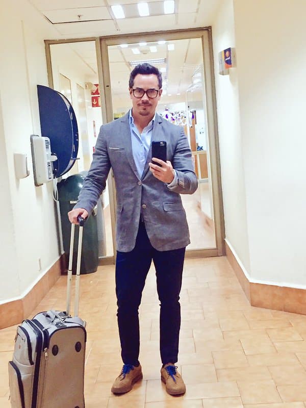 Sí que trae a las mujeres de un ala.