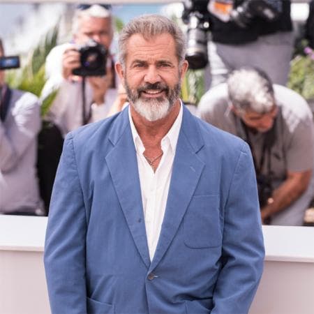 El ganador del Óscar a Mejor Director, Mel Gibson, sufrió por su adicción al alcohol, misma que lo involucró en varios escándalos tales como violencia en contra de su novia o detenciones por conducir ebrio. El actor superó la enfermedad gracias a un programa de 12 pasos de Alcohólicos Anónimos, y actualmente tiene más de una década sin consumir alcohol.