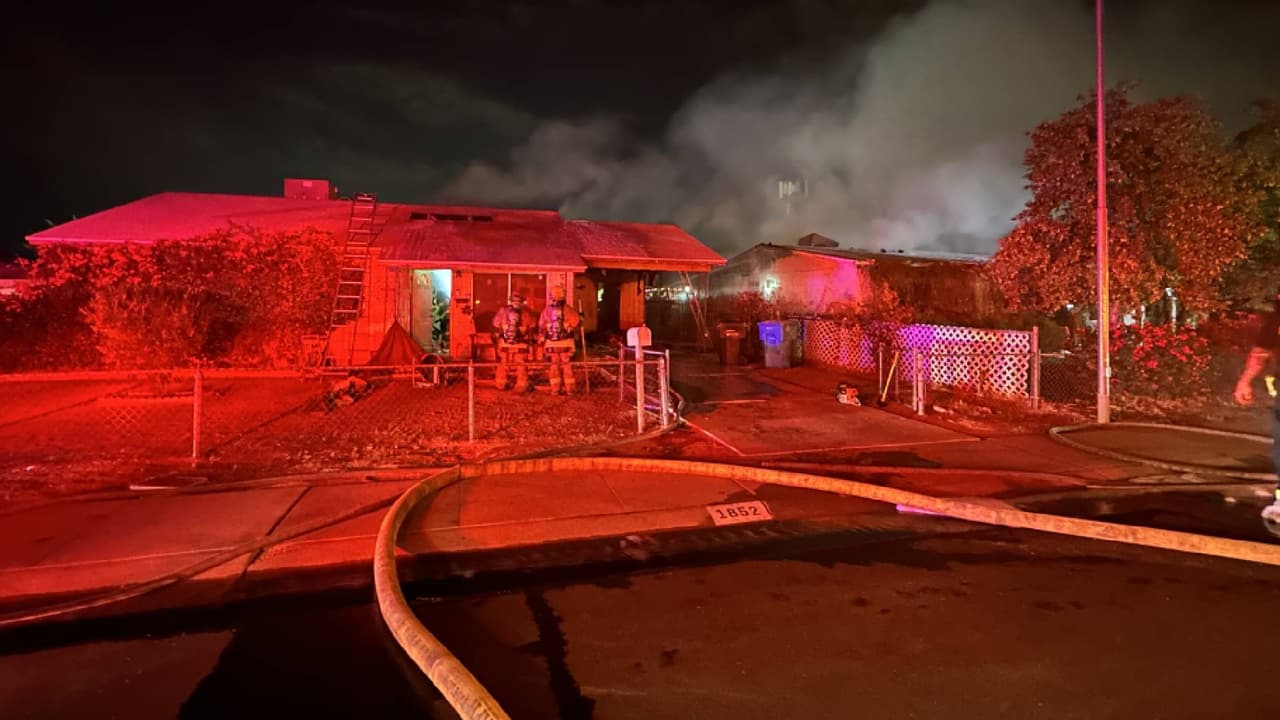 El incendio ocurrió en dos casa ubicadas en el área de 19th Ave y Southern, la noche del domingo 8 de octubre.