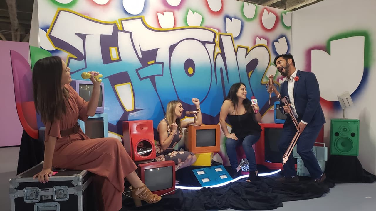 El equipo de Edición Digital aprovechó los comerciales para relajarse.