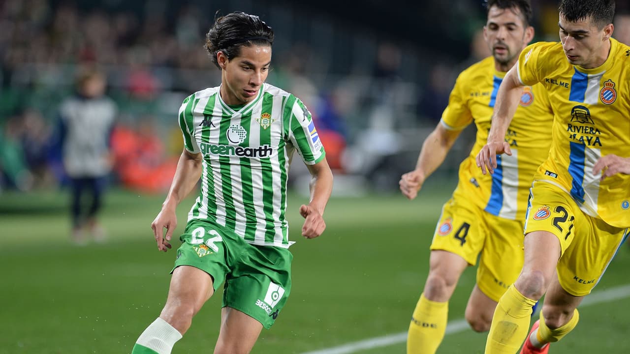 Real Betis convoca a Guardado, pero deja fuera a Lainez 