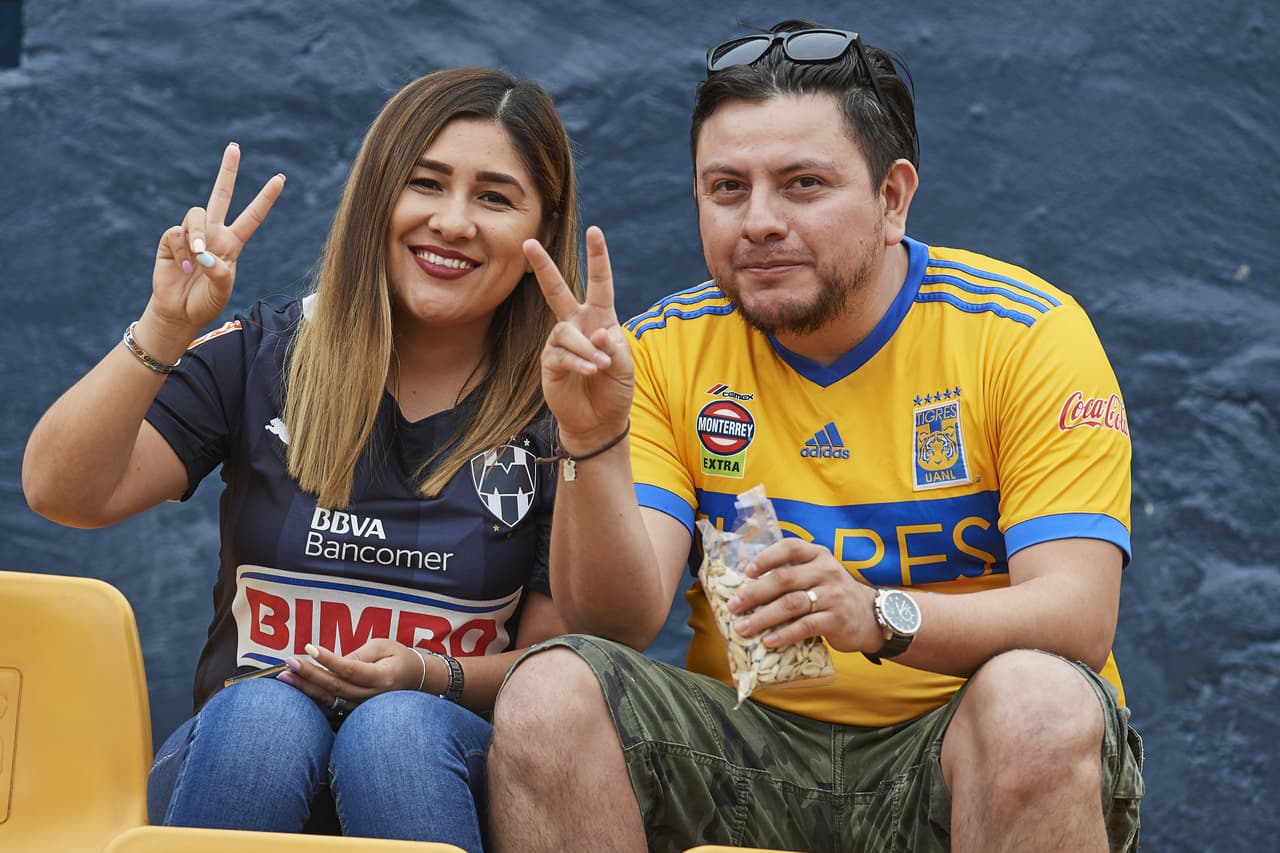 Este es el marco con el que las aficiones de los dos equipos regiomontanos se preparaban para alentar a Tigres y Rayados en el Clásico Regio edición internacional en la Final de la Liga Campeones de la Concacaf.