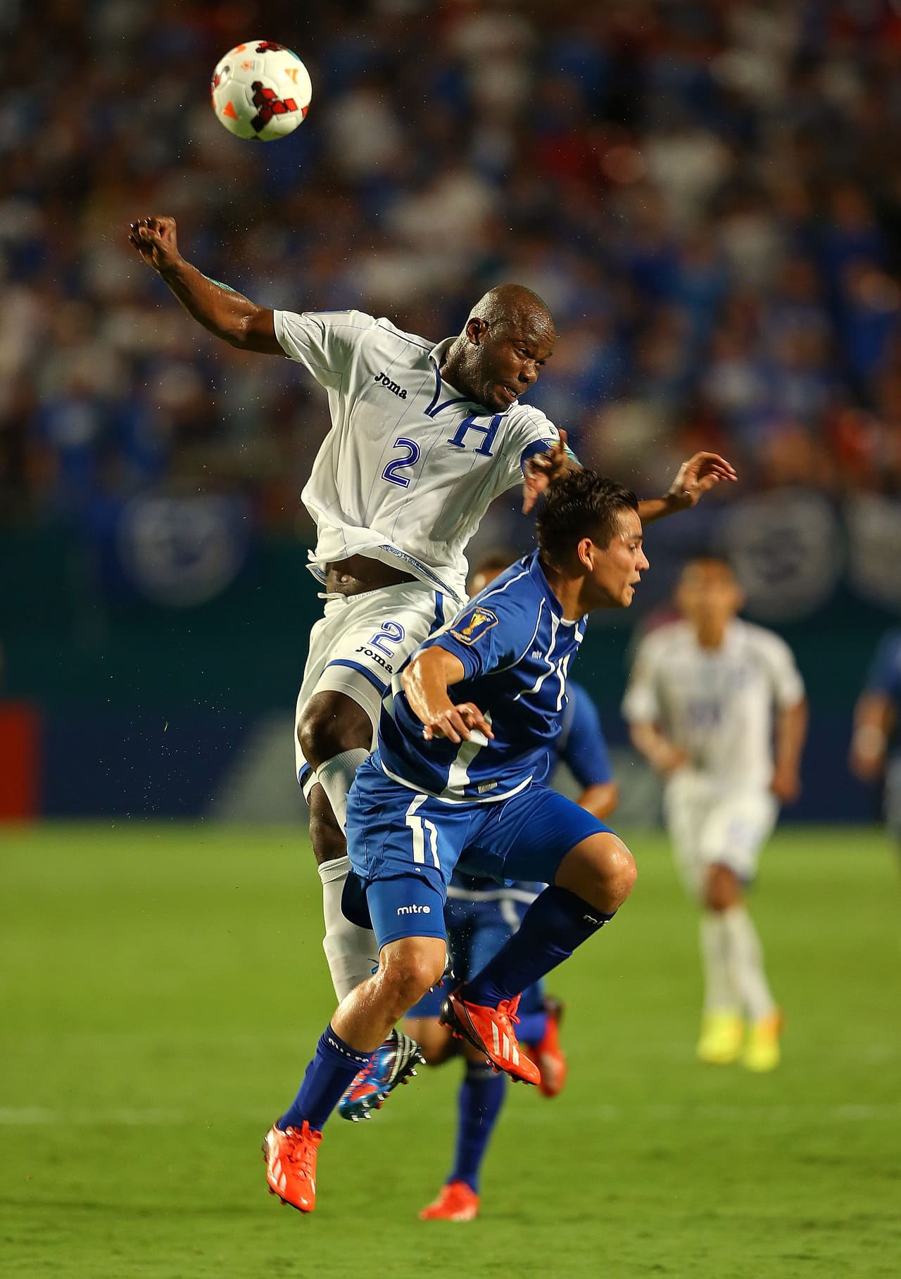 ¿Y en lo futbolístico? Honduras, por supuesto quedó eliminada, y El Salvador debió enfrentar a Haití en la final de la eliminatoria de la Concacaf. Clasificó a México 70 tras otros tres durísimos duelos con los antillanos - ganó 2-1 primero, perdió 3-0 después y finalmente venció 1-0- en septiembre y octubre de 1969 y por fortuna no hubo más guerras de por medio.