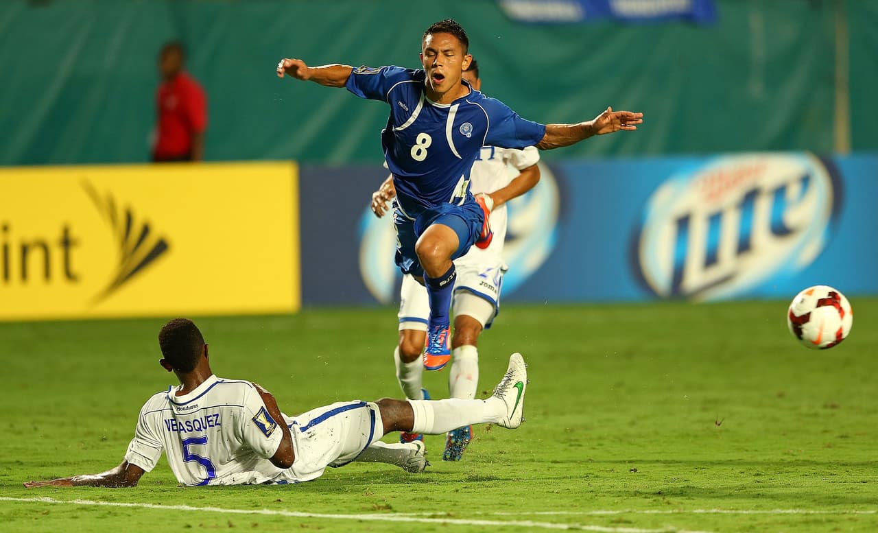 Como todo “buen vecino" que se precie de ello, El Salvador y Honduras siempre han tenido dificultades en sus relaciones. En 1969 un conflicto agrario y fronterizo se fue agudizando y finalmente desembocó en “una guerra de 100 horas” como también se le conoce.