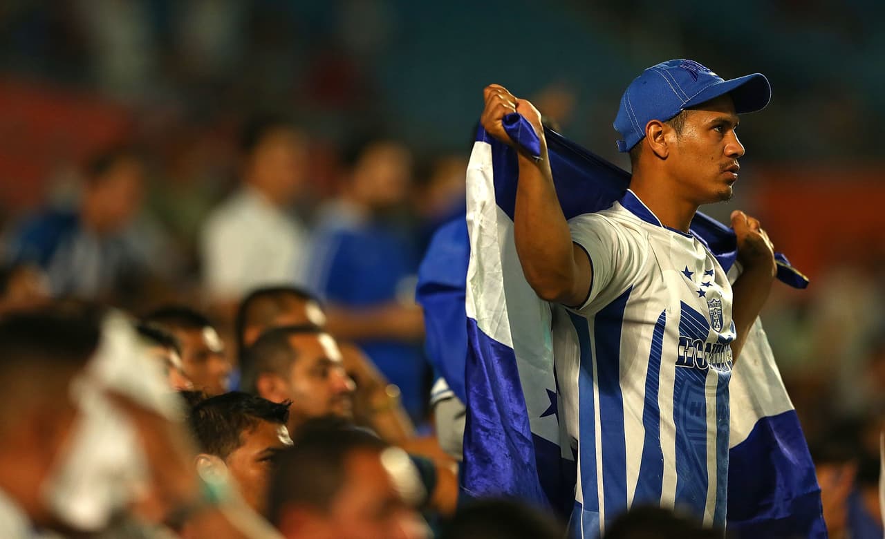 Pero todo aquello se apresuró por una serie de tres partidos de eliminatoria mundialista rumbo a México 70 entre ambos representativos.