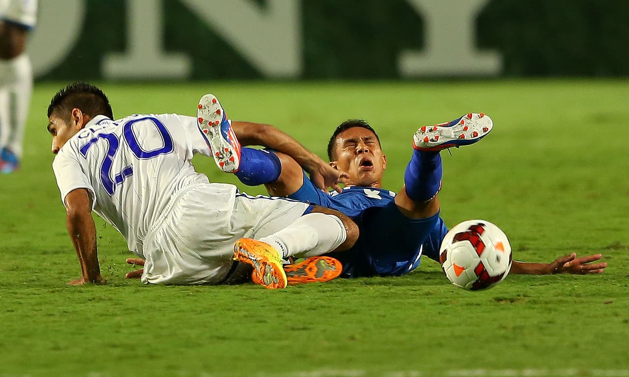 El conflicto bélico ocurrió entre el 14 y 18 de julio de 1969 y fue bautizado por el periodista polaco Ryszard Kapuscinski que cubrió los hechos. El primer duelo entre las dos selecciones se efectuó el 8 de junio de 1969 en Tegucigalpa, los catrachos se impusieron 1-0. El segundo encuentro fue el 16 de junio en el Estadio Flor Blanca y El Salvador ganó 3-0.