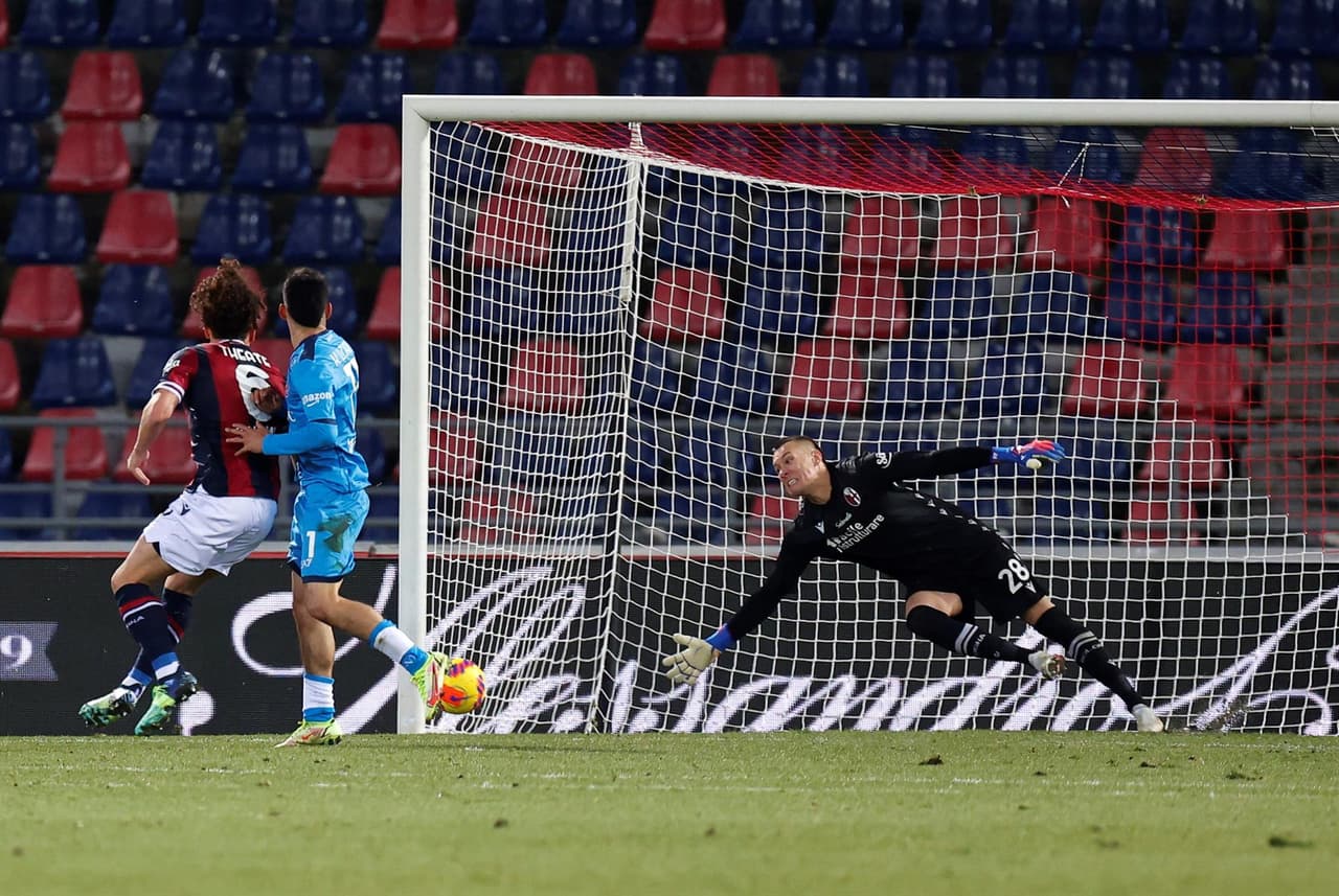 Con dos anotaciones del mexicano Hirving Lozano (20', 47'), el Napoli se lleva la victoria sobre Bologna durante la Jornada 22 y se posicionan terceros en la tabla de la Serie A.