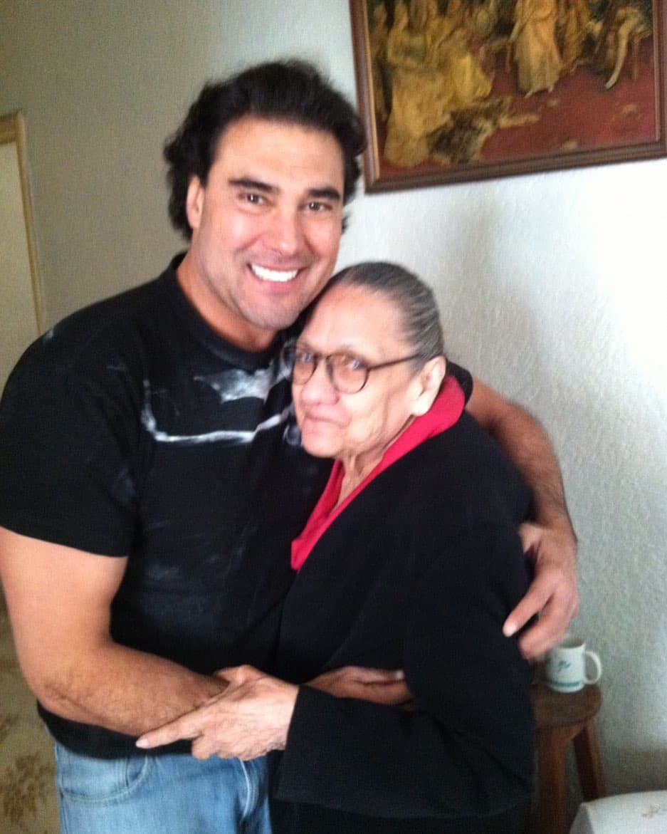 El 23 de febrero de 2020, el actor dio a conocer en su cuenta de Instagram que su madre María Eugenia Lúevano había fallecido, sin dar mayores detalles.
<br>