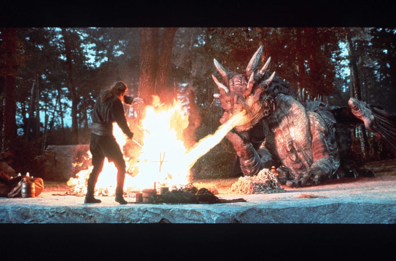 Sean Connery da voz al dragón Draco.