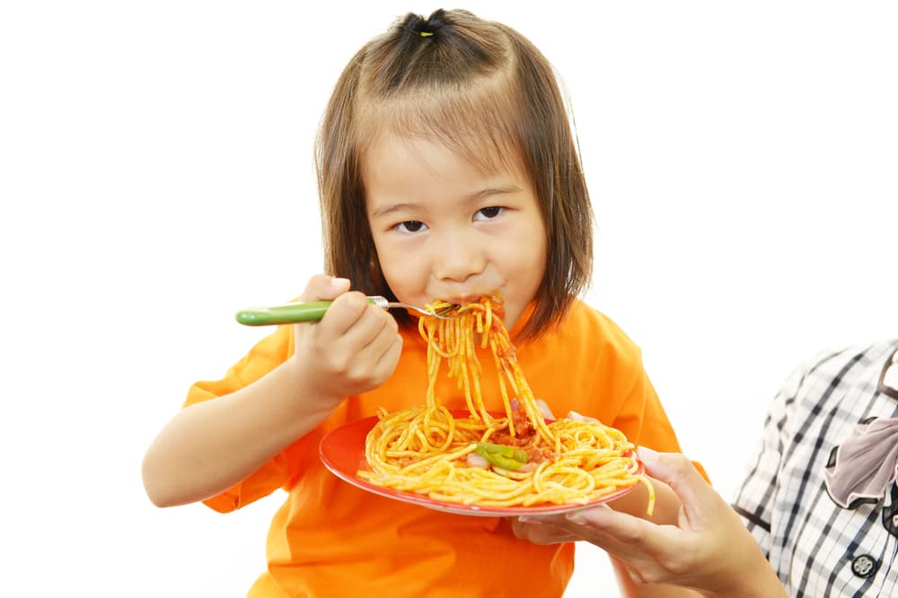 Para la hora de la comida no olvides los hidratos de carbono que los puedes encontrar en los cereales y en las pastas, procura que sean integrales. Con los aminoácidos y la vitamina B6 y otras del grupo su cerebro tiene un buen funcionamiento y en general todo el sistema nervioso.