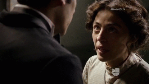 Ella le confesó a Andrés que se tiene que ir del hotel.