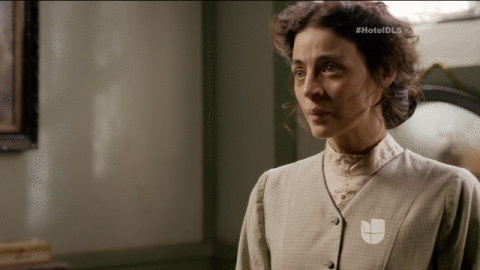 Al enterarse, Doña Teresa le ofreció devolverle su empleo a cambio de que le dé a su bebé cuando nazca.