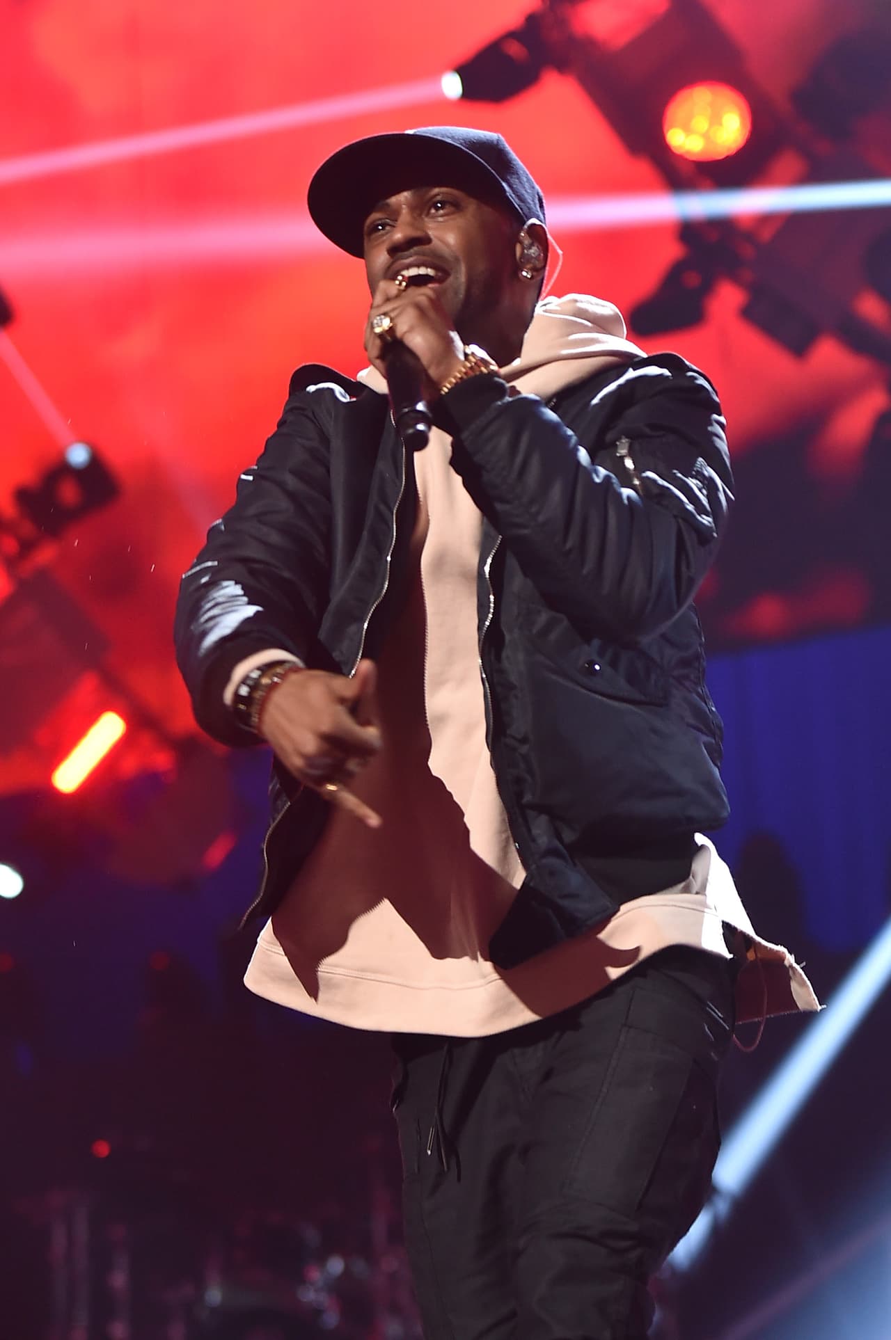 El turno de subir al escenario llegó para Big Sean, que rapeó de forma espectacular.