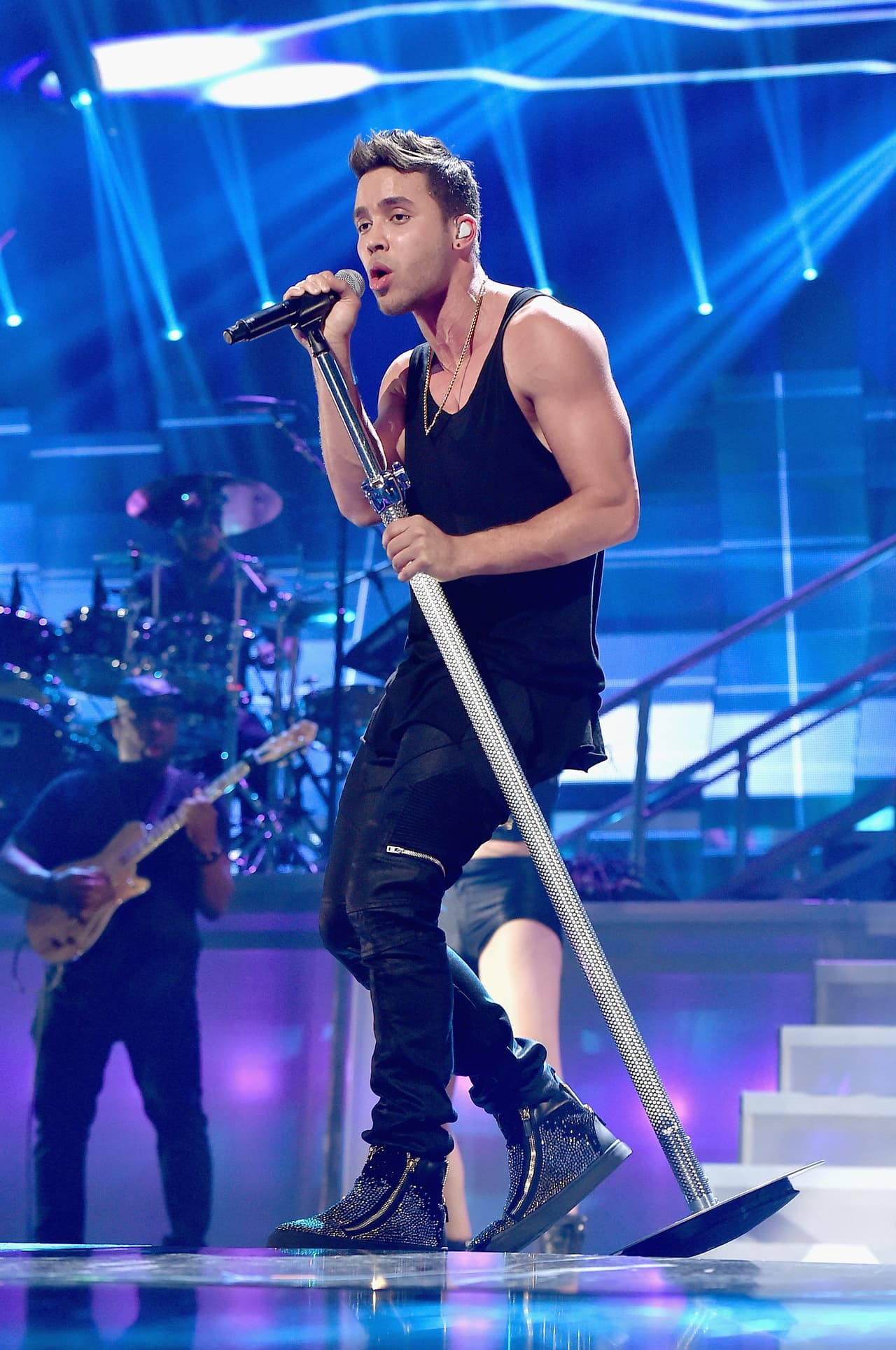 También cantó 'Double Vision', otro de los hits que hizo vibrar la noche, pues Tyga subió al escenario.