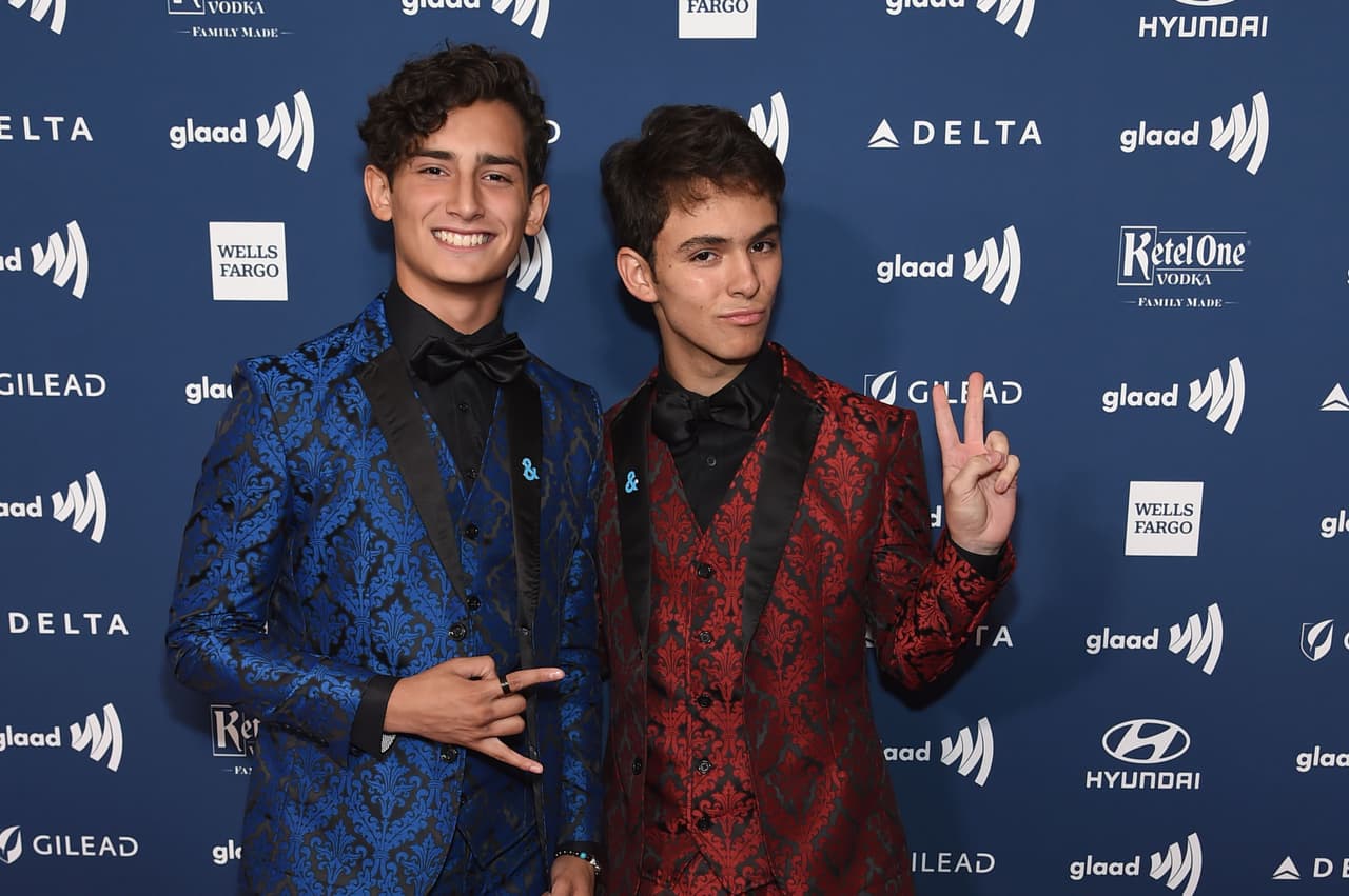 Los premios GLAAD son otorgados por la Alianza Gay y Lésbica contra la Difamación de EEUU que se dedica a monitorear los medios de comunicación a nivel internacional, a fin de asegurar que en la pantalla chica se promueva un mensaje responsable en torno a la comunidad LGBTQ.