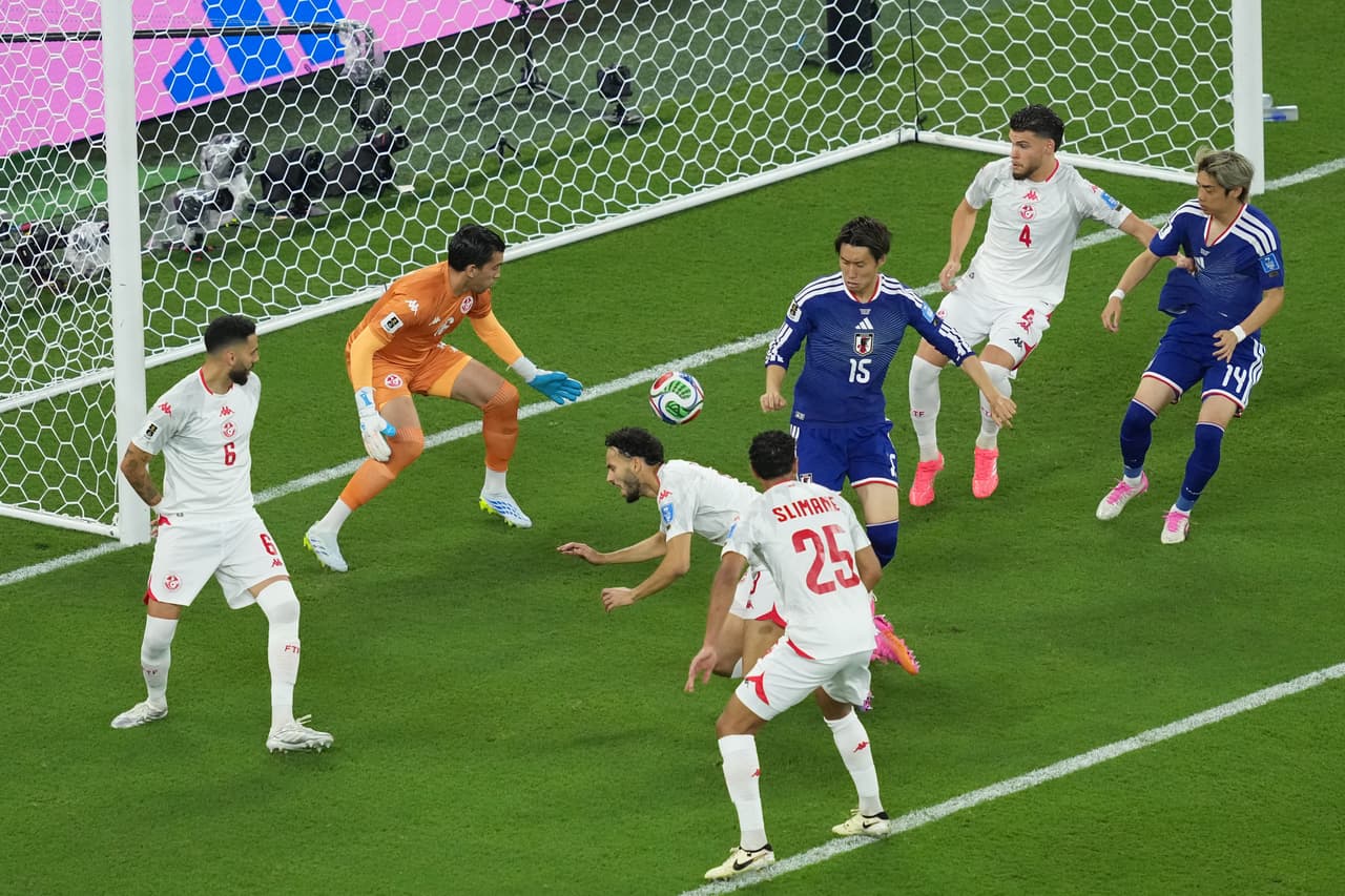 Daichi Kamada (15) de Japón anota el primer gol de su equipo durante un partido de fútbol del Grupo F de la Copa Mundial entre Túnez y Japón en Guadalupe, cerca de Monterrey, México, el sábado 20 de junio de 2026.