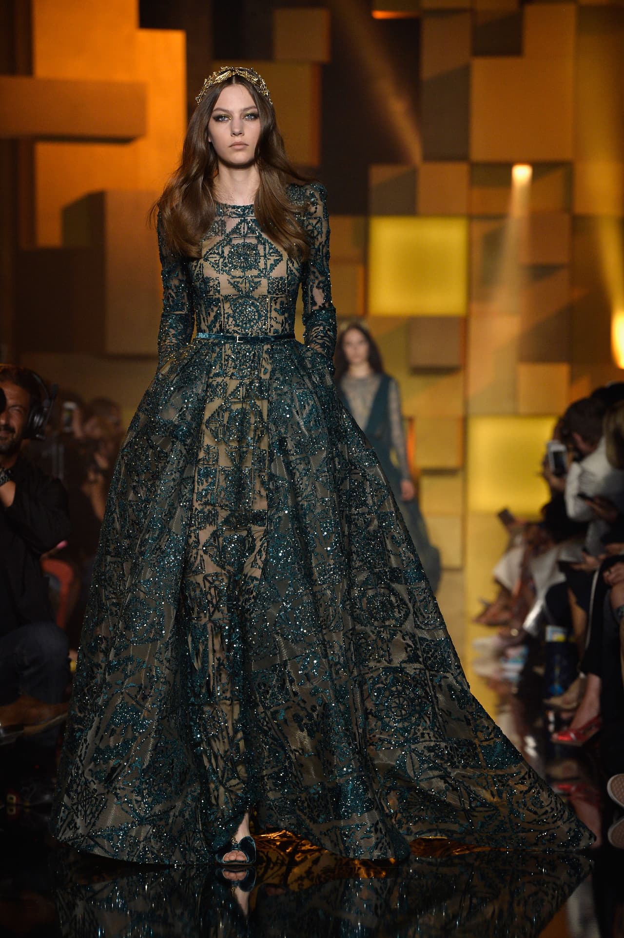 Él conoce a la perfección hasta qué punto una trasparencia es agradable y no vulgar.